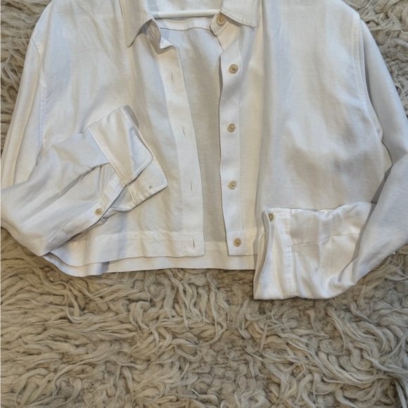 Aritzia white linen cropped button up 🤞 - Picture 4 of 4